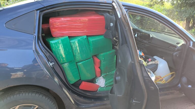 CARRO COM 700 KG DE MACONHA É APREENDIDO PELA POLÍCIA RODOVIÁRIA NO INTERIOR DE SP